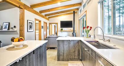 Gold Bar Cabin on Skykomish River: Heated Swim Spa