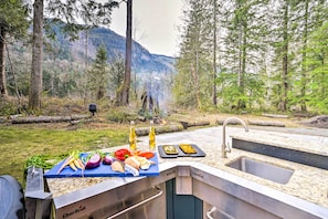 House (2 Bedrooms) | Interior - Gold Bar Cabin on Skykomish River: Heated Swim Spa (Gold Bar)