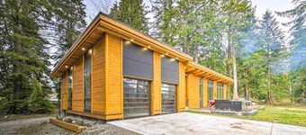 Heated Swim Spa! 15-acre Cabin on Skykomish River