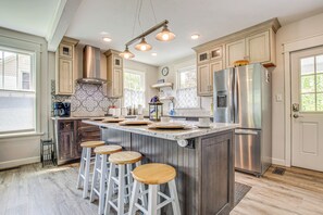 House (3 Bedrooms) | Interior - Lavish House w/ Patio - 2 Blocks to Green Lake! (Green Lake)