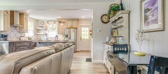 Lavish House w/ Patio - 2 Blocks to Green Lake!