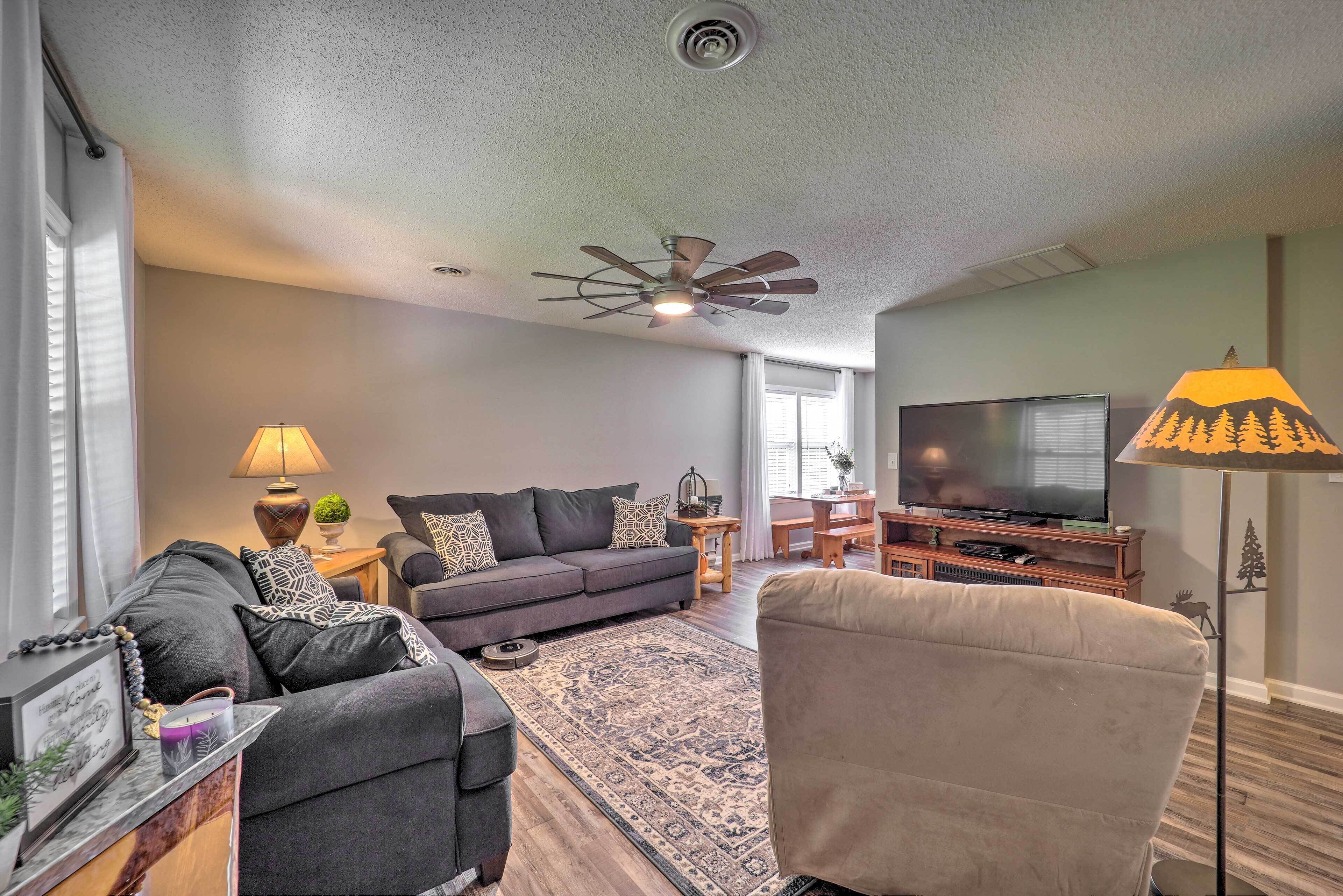 Pet-friendly Deep Gap Cottage - Hike & Ski!