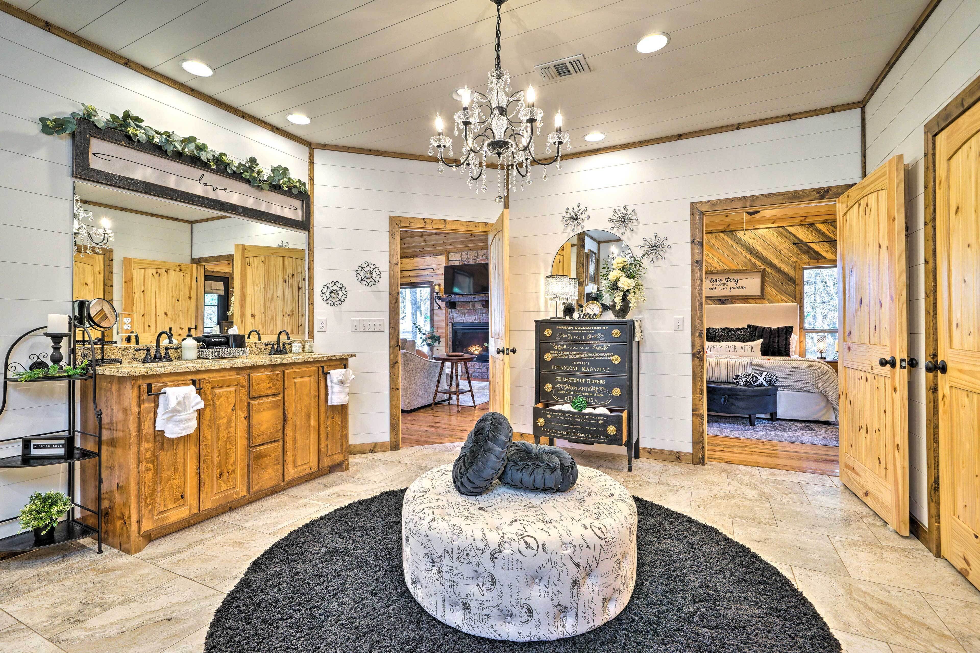 Romantic Luxury Broken Bow Vacation Rental