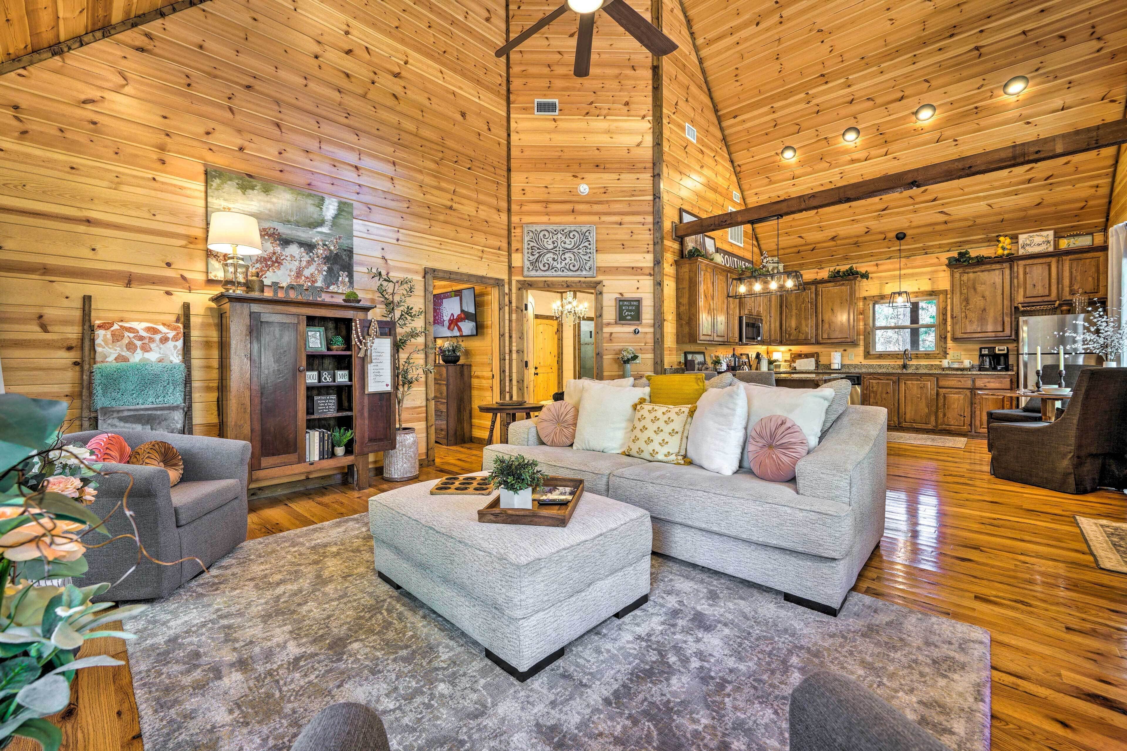 Romantic Luxury Broken Bow Vacation Rental