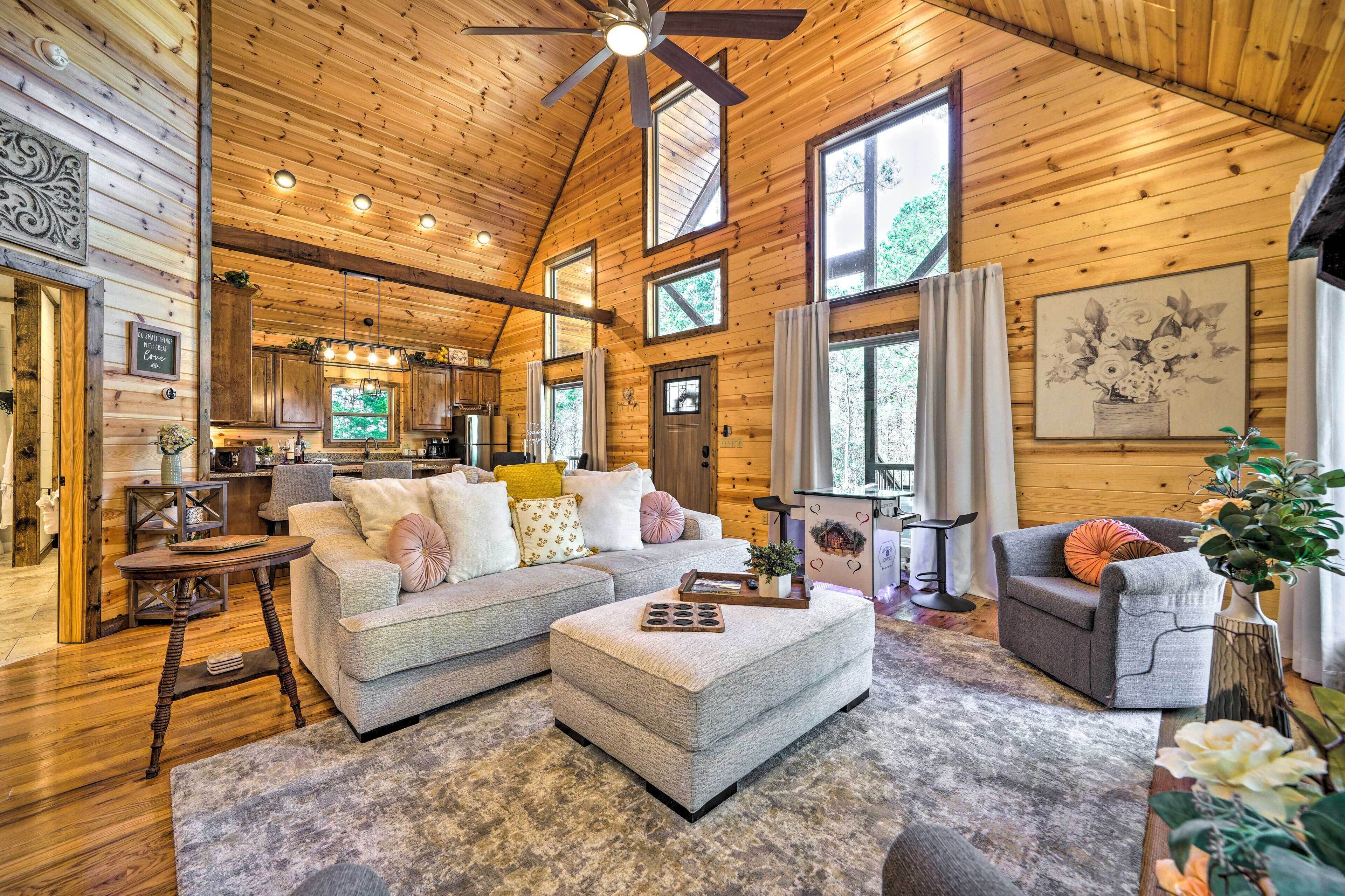 Romantic Luxury Broken Bow Vacation Rental