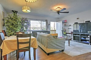 Apartment (2 Bedrooms) | Interior - Long Beach Condo w/ Balcony ~ 2 Mi to Downtown! (Long Beach)