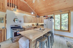 Cottage (3 Bedrooms) | Interior - Paradise Cottage: Trail Access Nearby (Paradise)