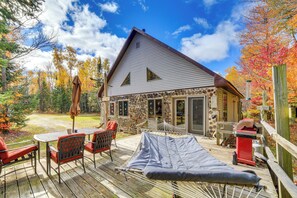 Cottage (3 Bedrooms) | Interior - Paradise Cottage: Trail Access Nearby (Paradise)