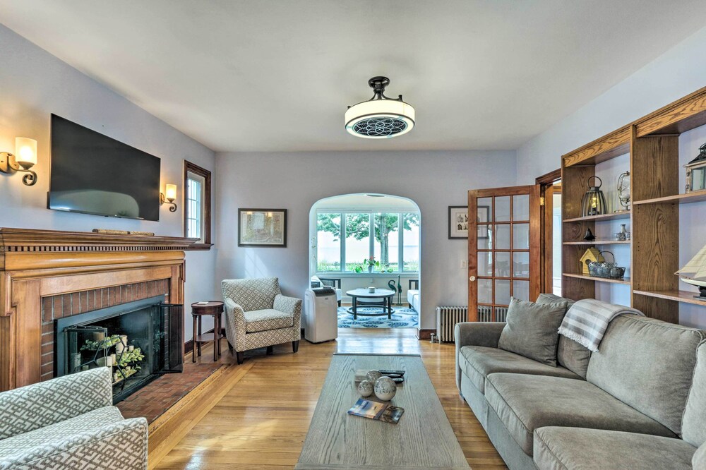 Walkable New Haven Retreat w/ Ocean Views!