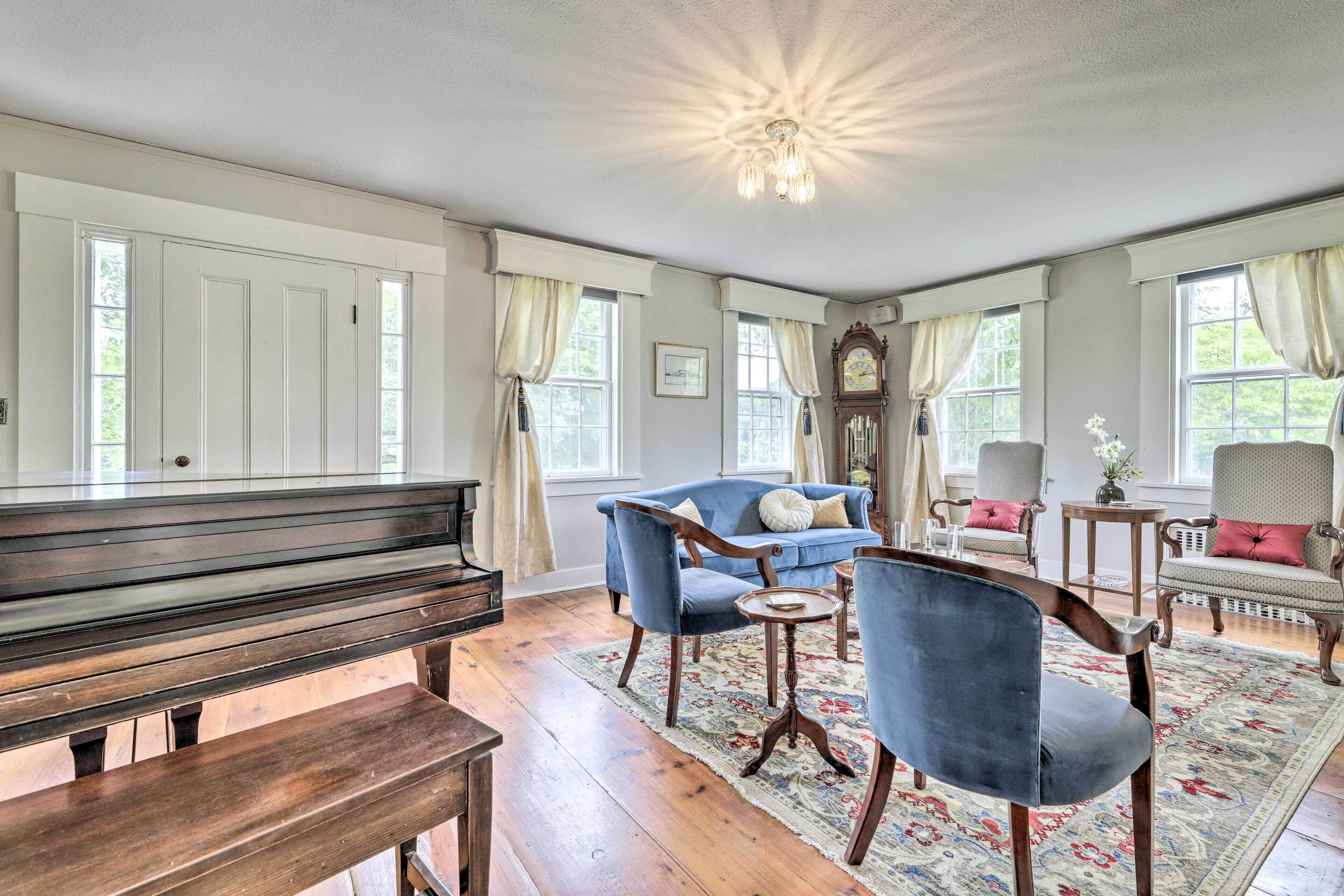 House (5 Bedrooms) | Interior