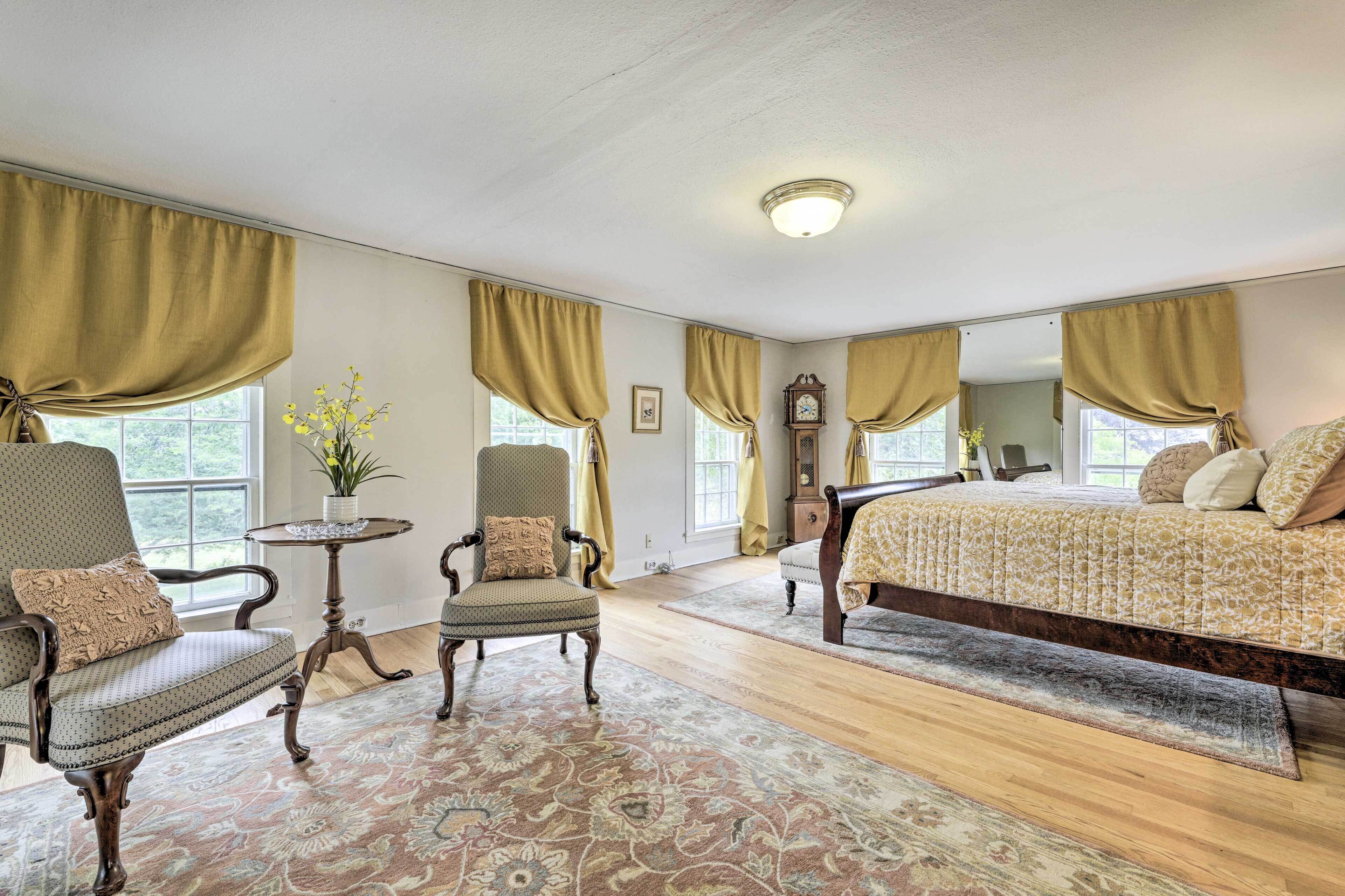 House (5 Bedrooms) | Interior