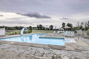 Rumah (5 Bedrooms) | Kolam renang | Kolam renang outdoor