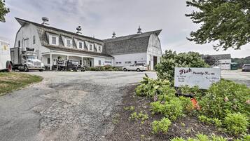 House (5 Bedrooms) | Interior