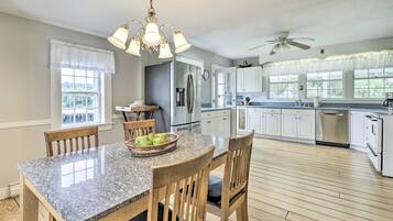 House (5 Bedrooms) | Interior