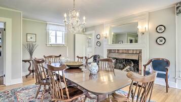 House (5 Bedrooms) | Interior