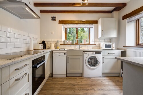 Manor Farm Barn Cottage - Close Lake District & Yorkshire Dales