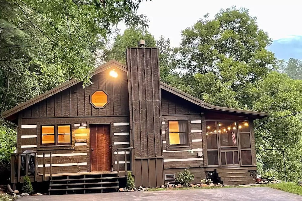Family friendly cabin, Screened porch, Fire pit