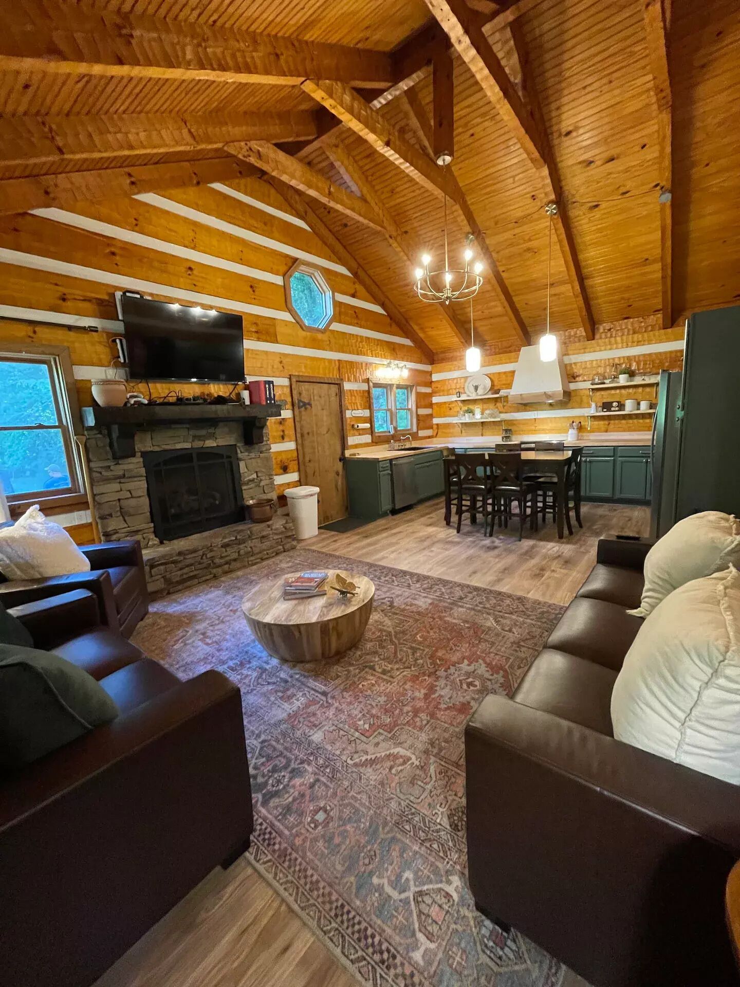 Family friendly cabin, Screened porch, Fire pit