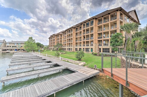 Lake LBJ Condo w/ Balcony & Shared Boat Docks