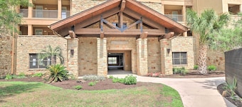 Lake LBJ Condo w/ Balcony & Shared Boat Docks