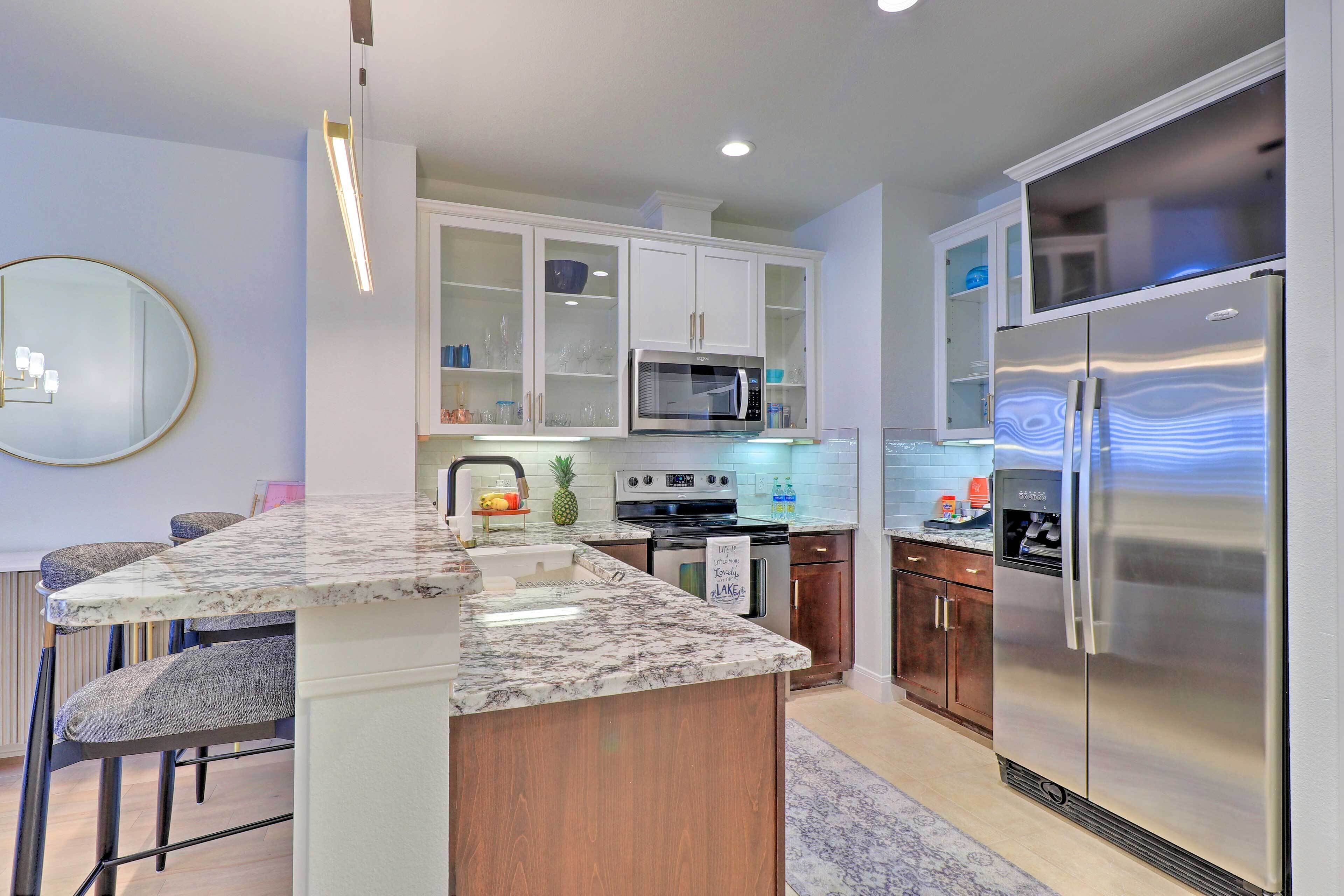 Lake LBJ Condo w/ Balcony & Shared Boat Docks