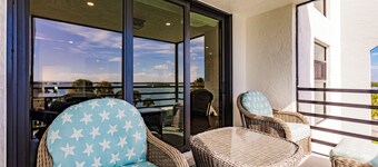 Lovely Marco Island Condo w/ Private Bay View