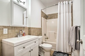 House (3 Bedrooms) | Bathroom