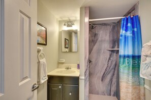 House (2 Bedrooms) | Bathroom - Pet-friendly Ormond Beach Home w/ Fire Pit! (Ormond Beach)