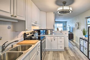 House (2 Bedrooms) | Private kitchen | Microwave, oven, stovetop, blender - Pet-friendly Ormond Beach Home w/ Fire Pit! (Ormond Beach)