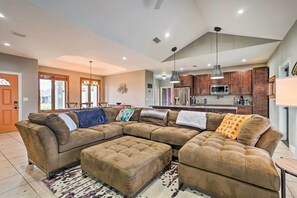 House (3 Bedrooms) | Interior