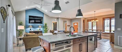 House (3 Bedrooms) | Interior