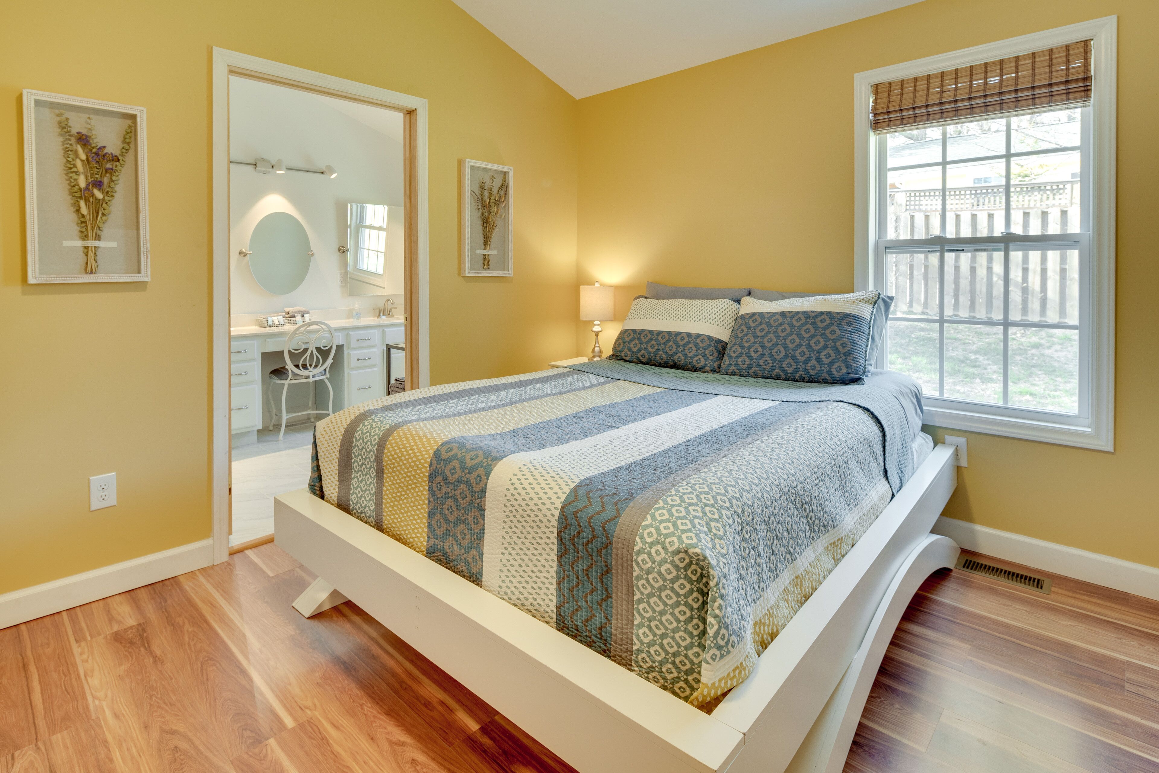 Hendersonville Home w/ Deck - 6 Mi to Downtown!