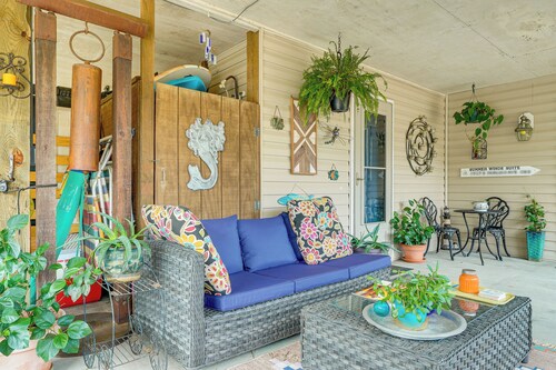 Nags Head Apt With Patio - 1/2 Mile Walk to Beach!