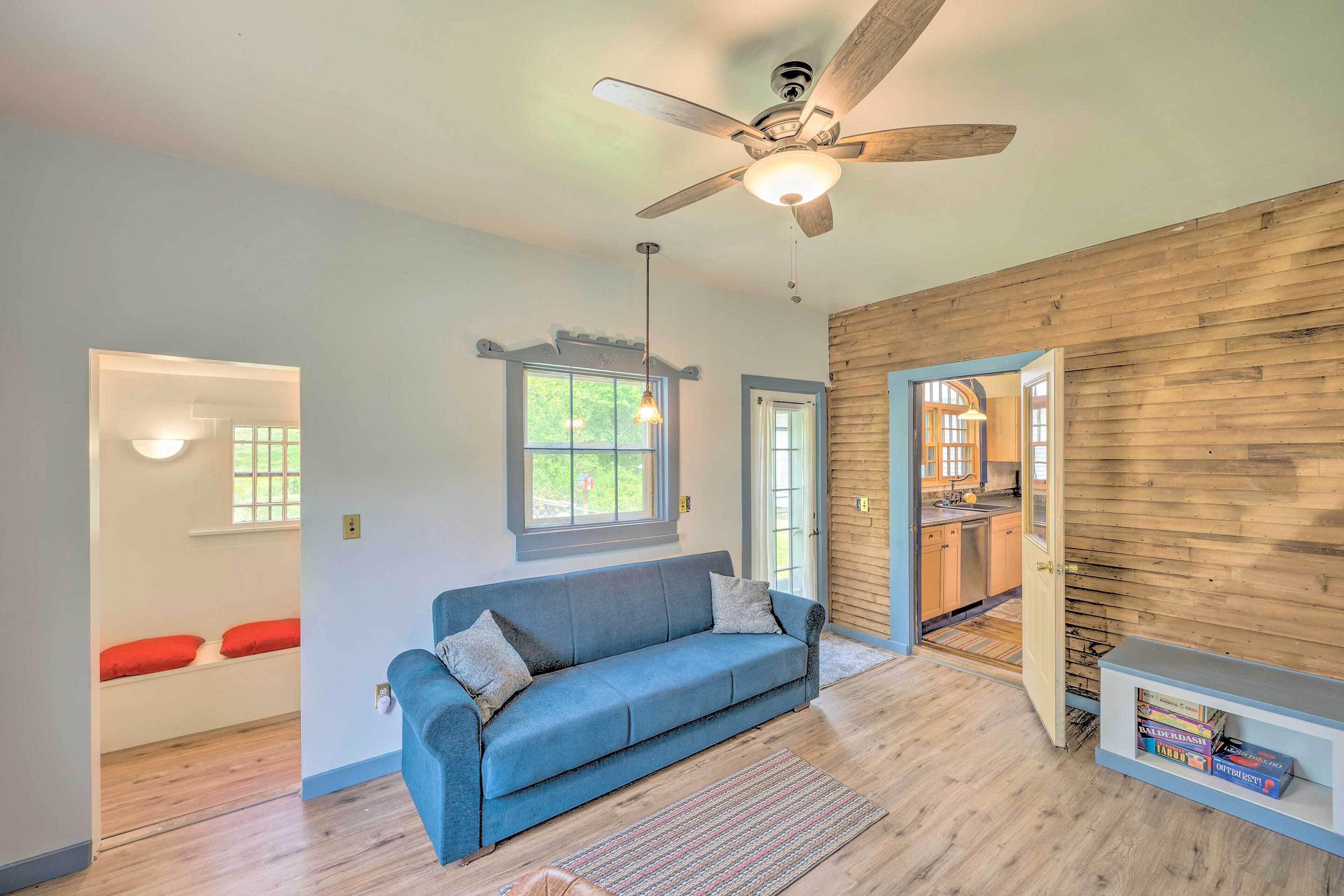 Rustic 1800s Guildhall Farmhouse With Fire Pit!