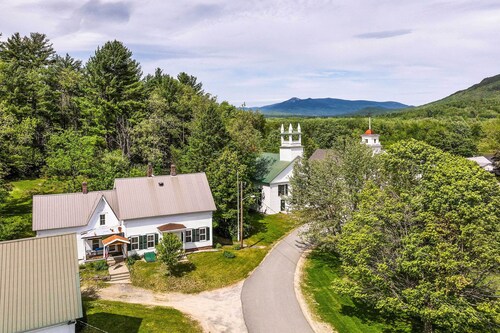 Rustic & Historic Guildhall Farmhouse w/ Fire Pit!