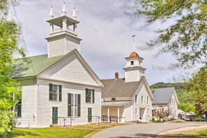 Interior - Rustic & Historic Guildhall Farmhouse w/ Fire Pit! (Guildhall)