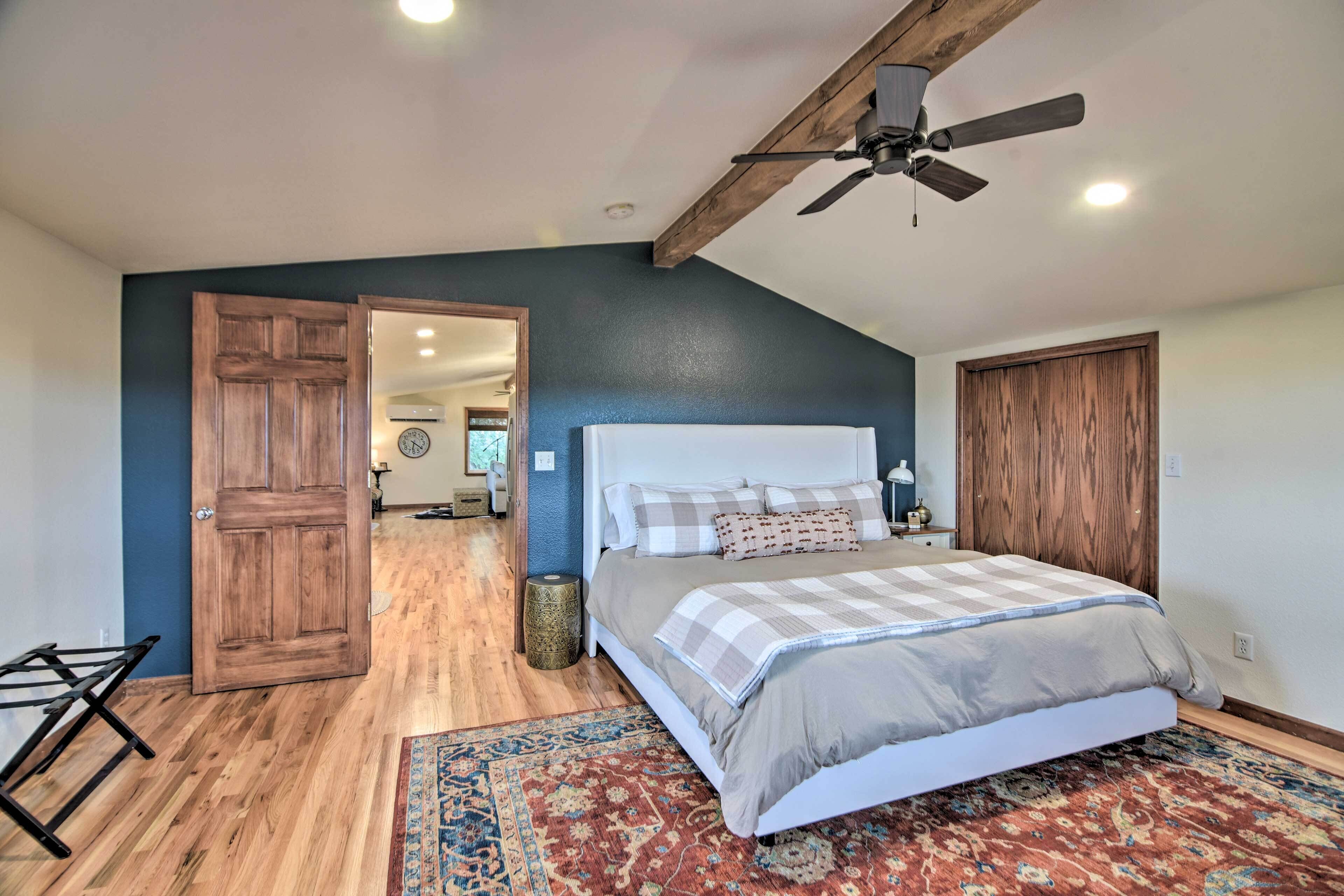 Apartment (1 Bedroom) | 1 bedroom, iron/ironing board, bed sheets