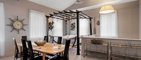 شقة (5 Bedrooms) | المنشأة من الداخل