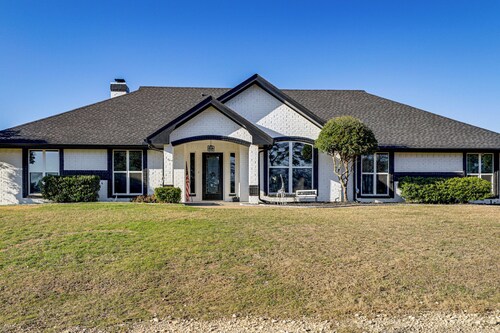 Granbury Studio - 10 Mins From Town + The Lake!