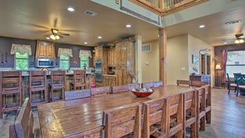 House (6 Bedrooms) | Interior