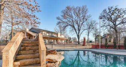 Kingston Home w/ Pickleball: Steps to Lake Texoma!