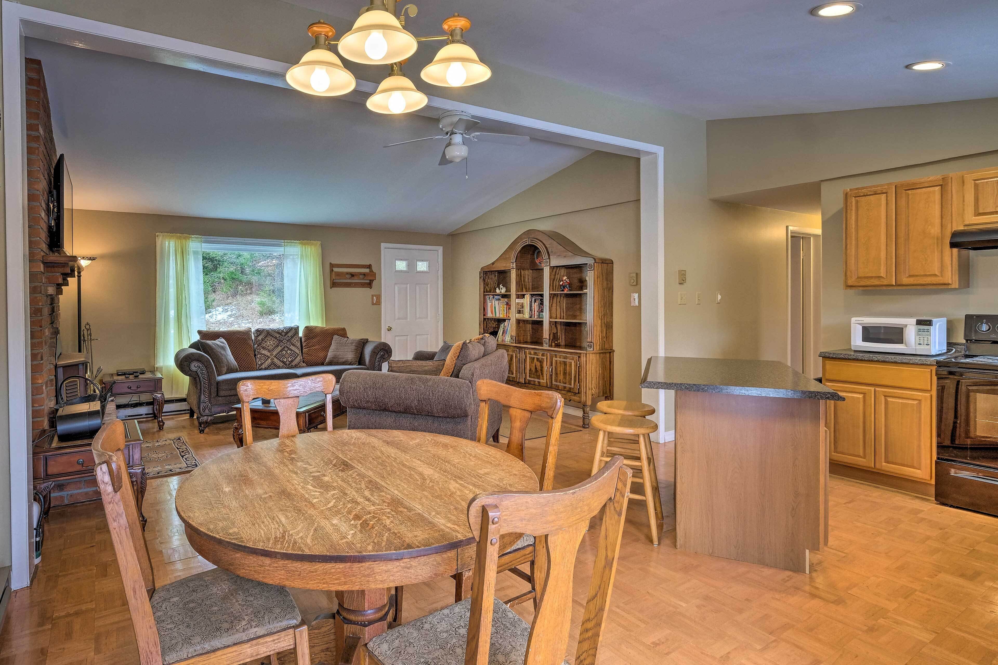 Quiet Catskills Getaway W/deck-panoramic Mtn Views