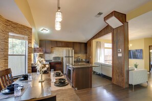 House (5 Bedrooms) | Interior
