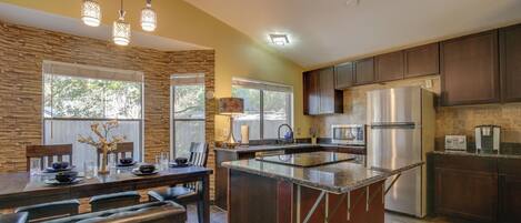 House (5 Bedrooms) | Front of property