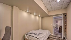 Interior - Lakefront Getaway w/ Private Dock & Kayaks! (Bella Vista)