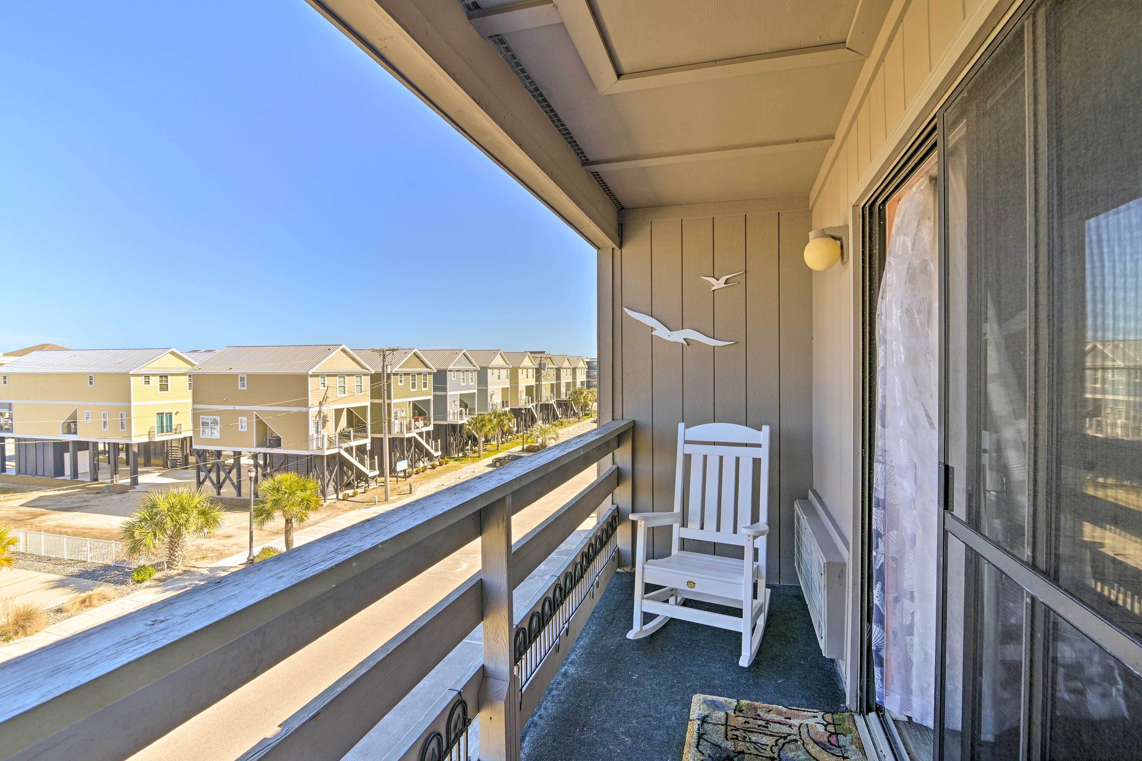 Beach Condo w/ Pool Access, 1 Block to the Ocean!