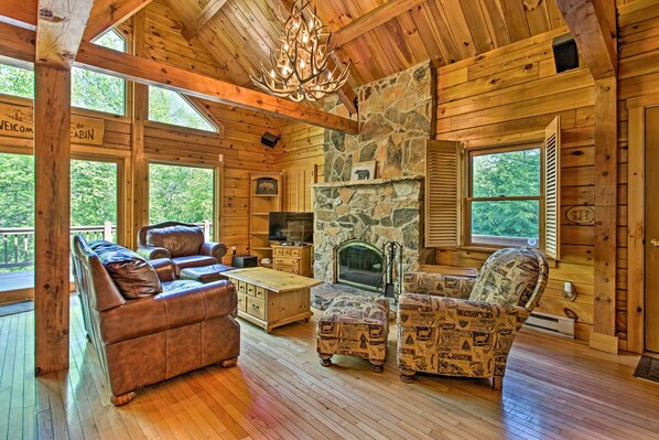 House (5 Bedrooms) | Interior