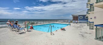 Oceanfront Condo w/ Pool in North Myrtle Beach