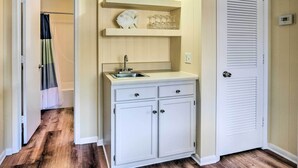Interior - Top-floor Hilton Head Resort Condo w/ Lagoon View! (Hilton Head Island)