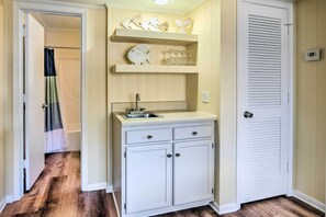 Interior - Top-floor Hilton Head Resort Condo w/ Lagoon View! (Hilton Head Island)